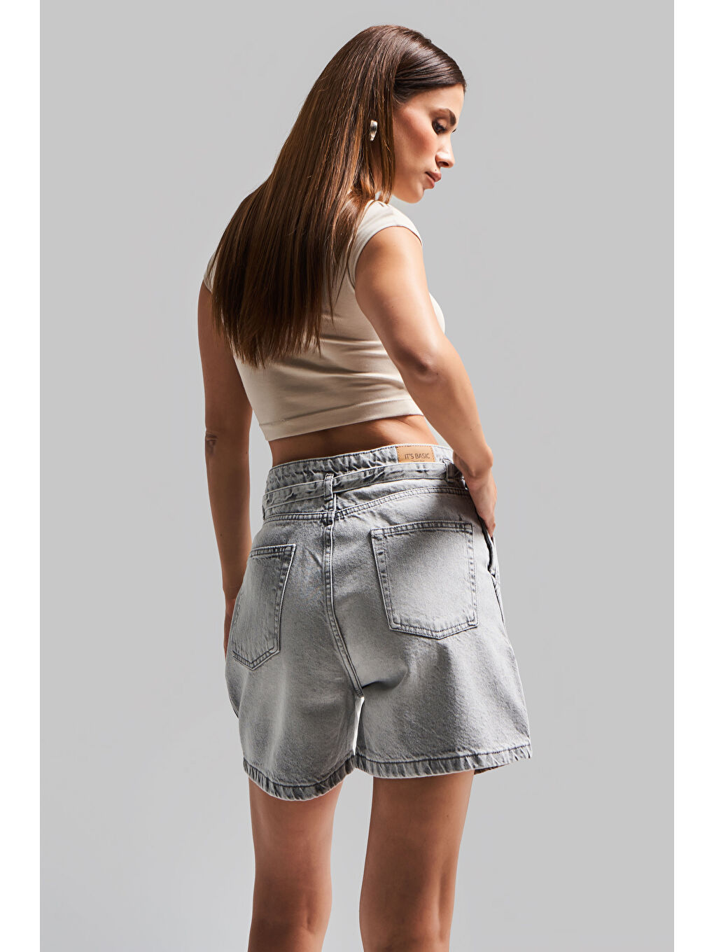 Kadın Gri Renk 4s5 12 Kemer Detaylı Midi Boy Pileli  100 Pamuk Denim Şort-1