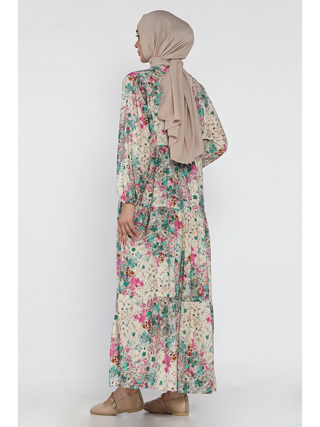 Bej Çiçek Desenli Ön Düğmeli Mevsimlik Tesettür Elbise-4