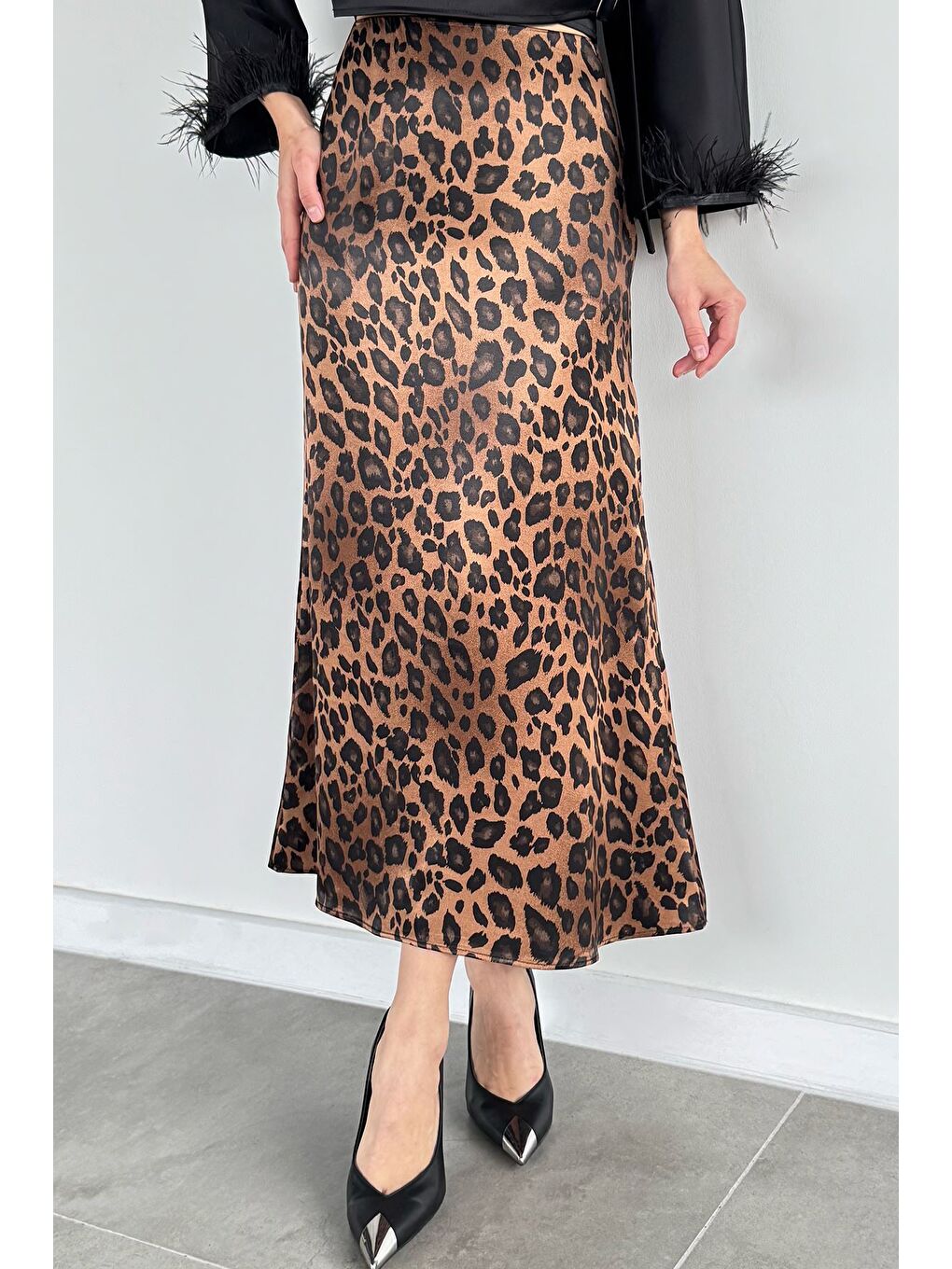 Bej Kadın Leopar Desenli Saten Etek-1