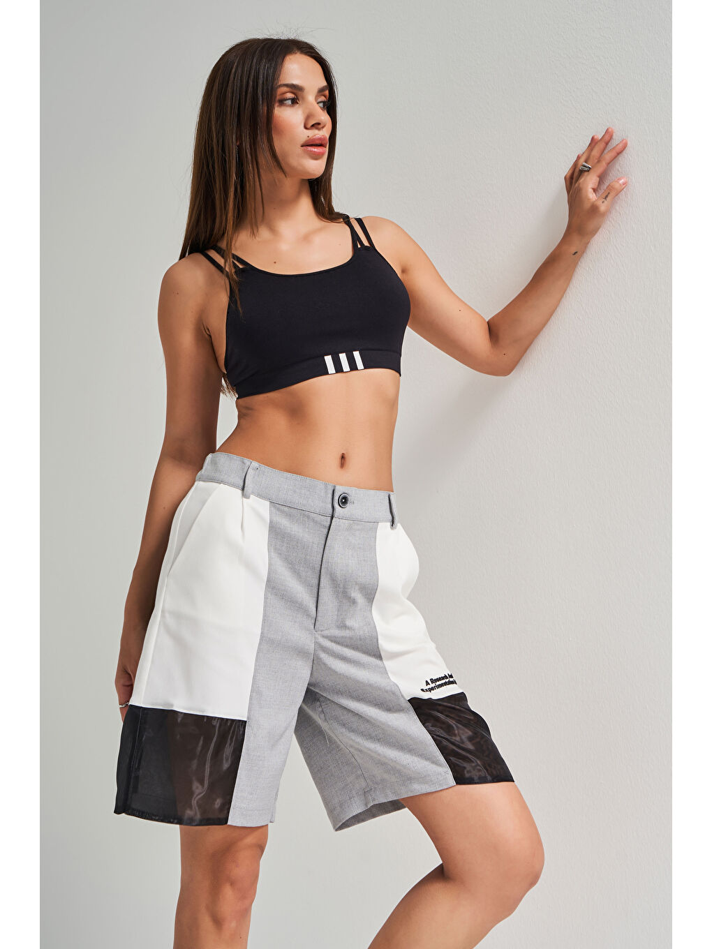 Kadın Gri Renk Tül Detaylı Midi Boy Tasarım Kumaş Şort