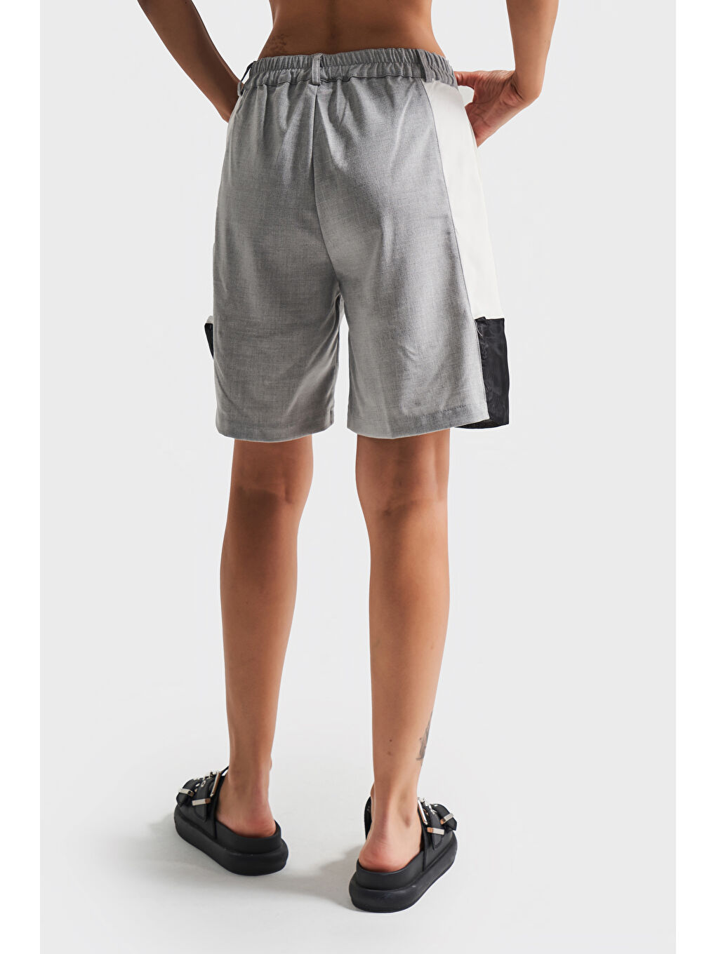 Kadın Gri Renk Tül Detaylı Midi Boy Tasarım Kumaş Şort-4