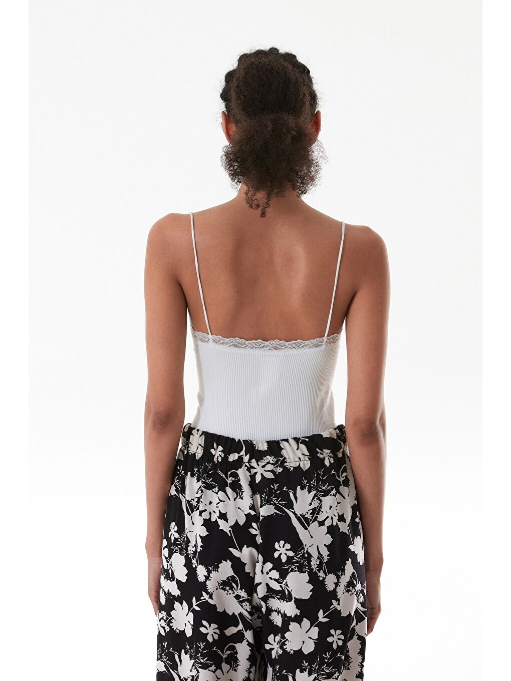 Beyaz Fitilli Dantelli Kurdele Detaylı Çıtçıtlı Body-3