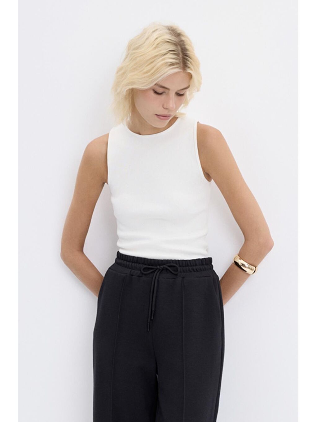 Yuvarlak Yaka Kolsuz Triko Body Ekru-2