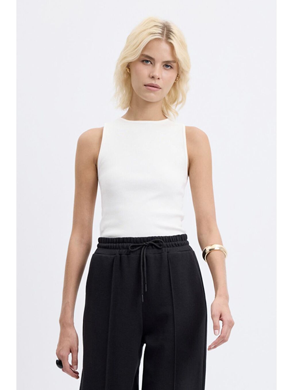 Yuvarlak Yaka Kolsuz Triko Body Ekru-3