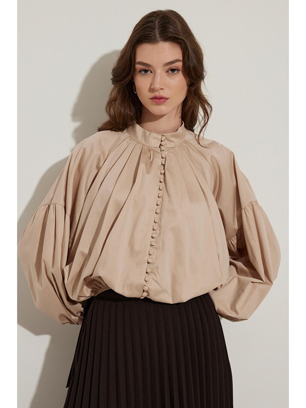 HOOOPSTORE Önden Düğmeli Bej Crop Poplin Gömlek