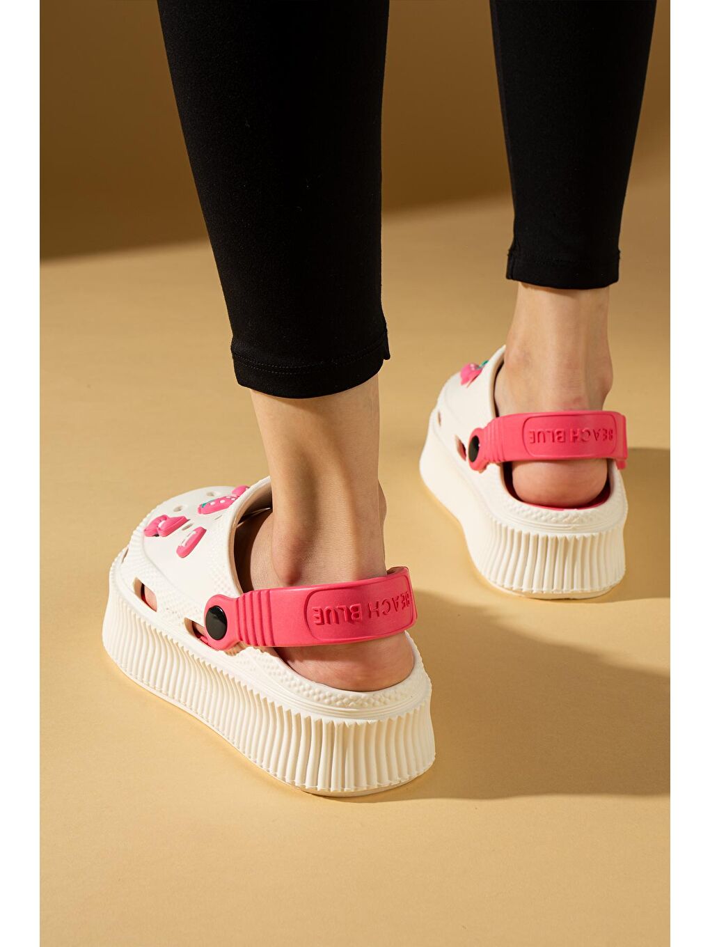 Pembe Potin Yüksek Taban Jibbitzli Eva Comfort Kadın Sandalet DNZ224-24BejFuşya - 1