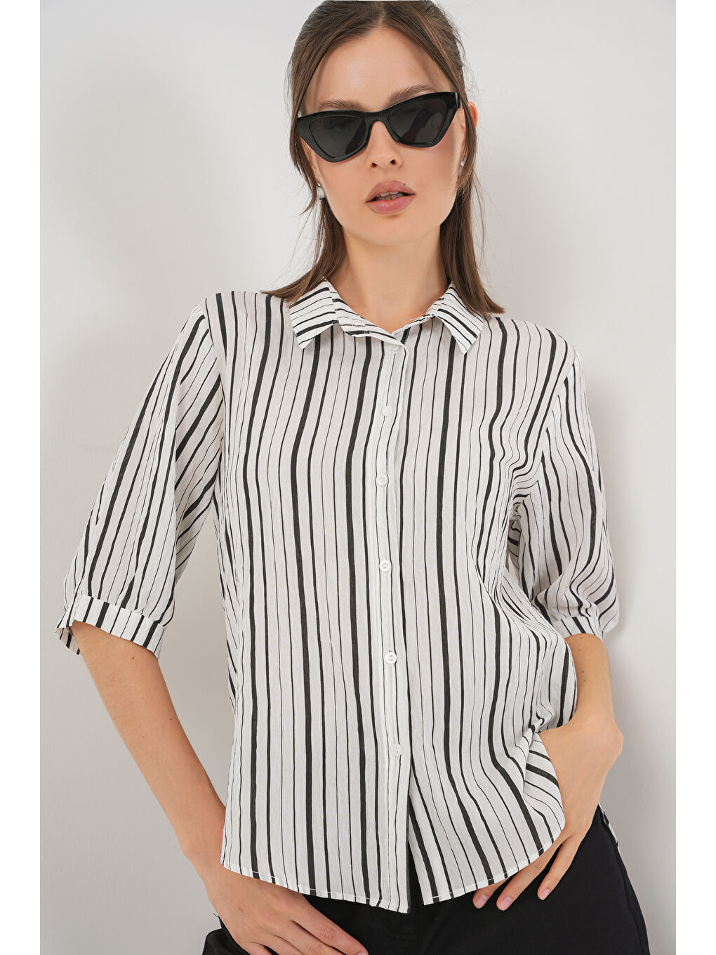 Kadın Çizgili Kısa Kol Gömlek 20345 - Siyah