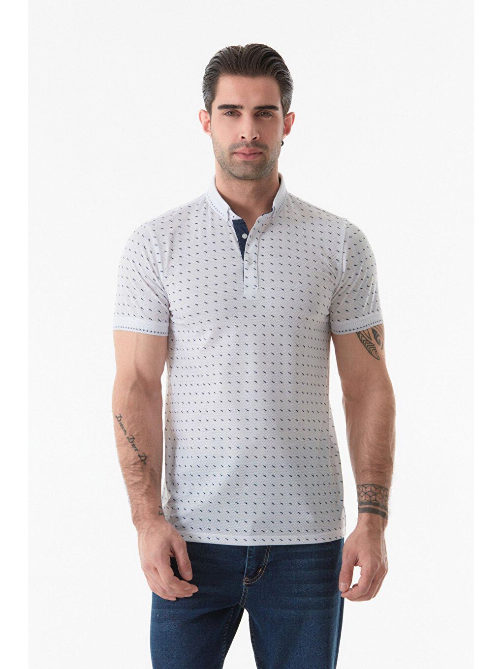 Beyaz Baskılı Polo Yaka Tişört