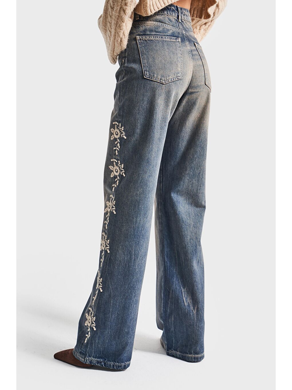 Mavi Kadın T.Kot Rengi 4w5-32 Straight Fit Yüksek Bel İç Boy 80cm Ekru Çiçek Nakışlı Tasarım Denim Jean-2