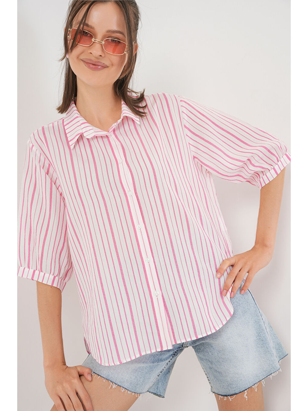 Pembe Kadın Çizgili Kısa Kol Gömlek 20345 - Pudra