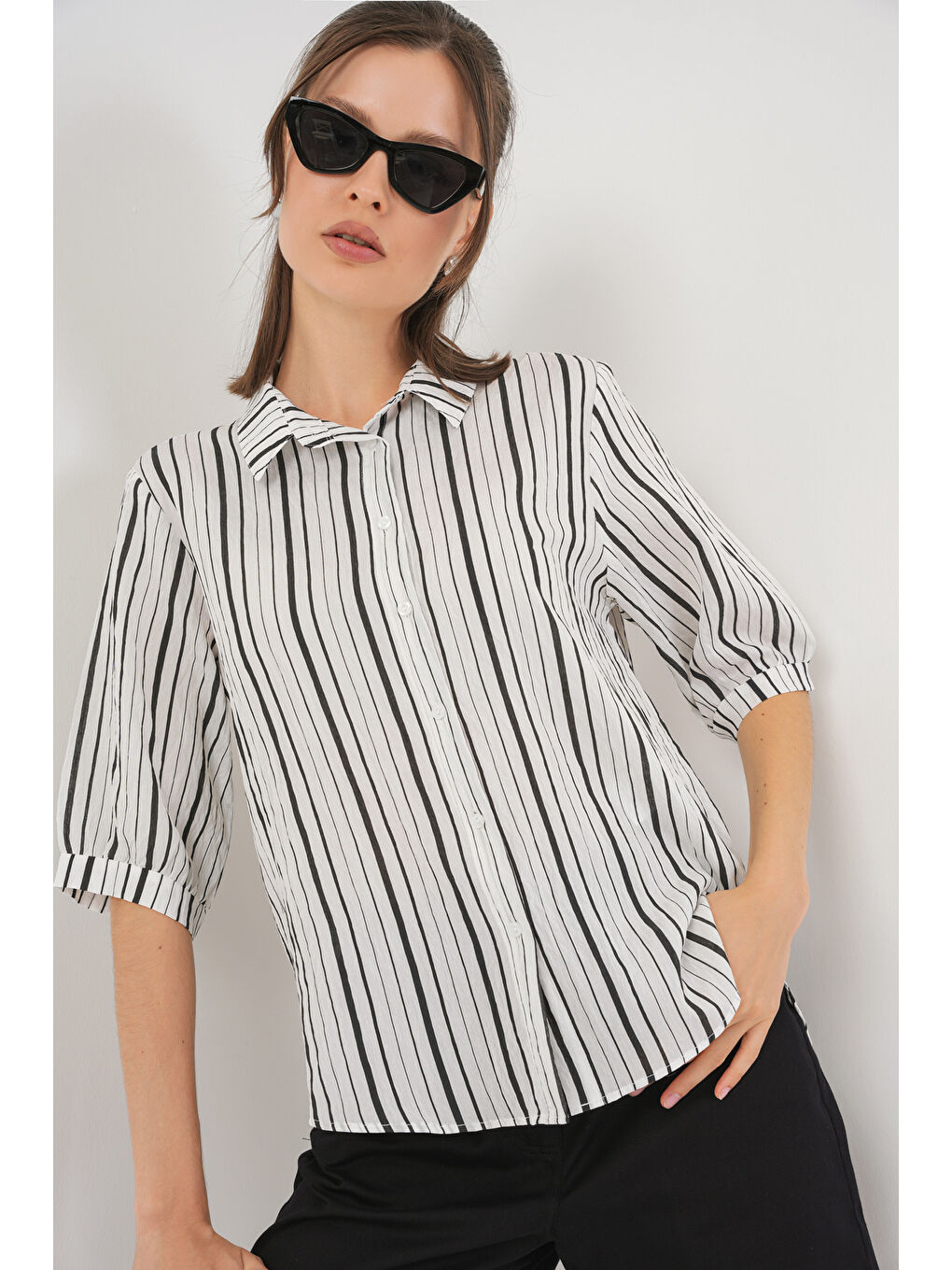 Kadın Çizgili Kısa Kol Gömlek 20345 - Siyah-3