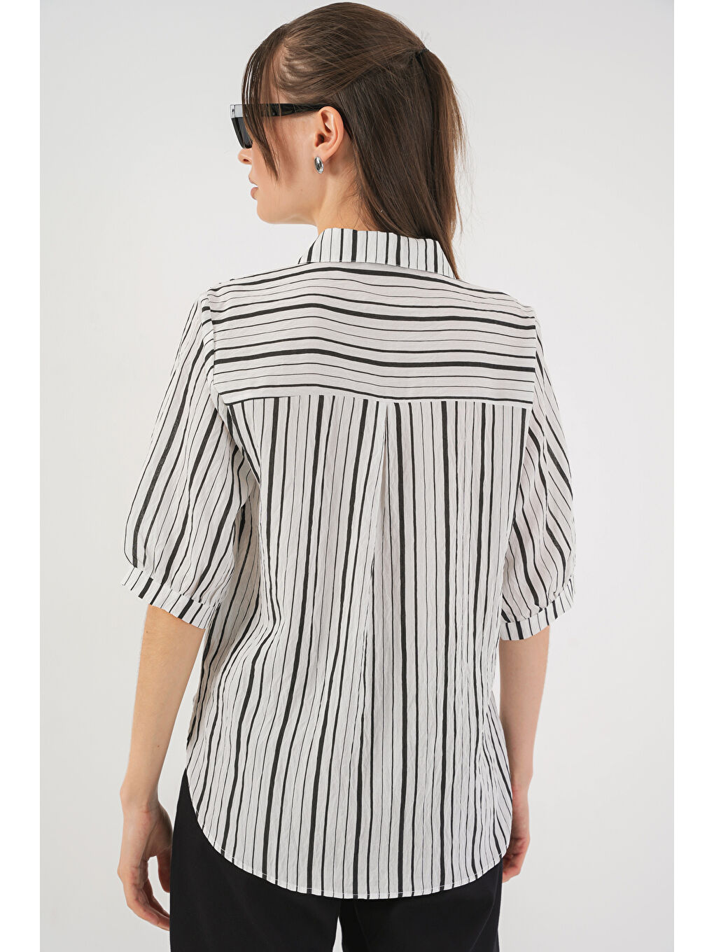 Kadın Çizgili Kısa Kol Gömlek 20345 - Siyah-5