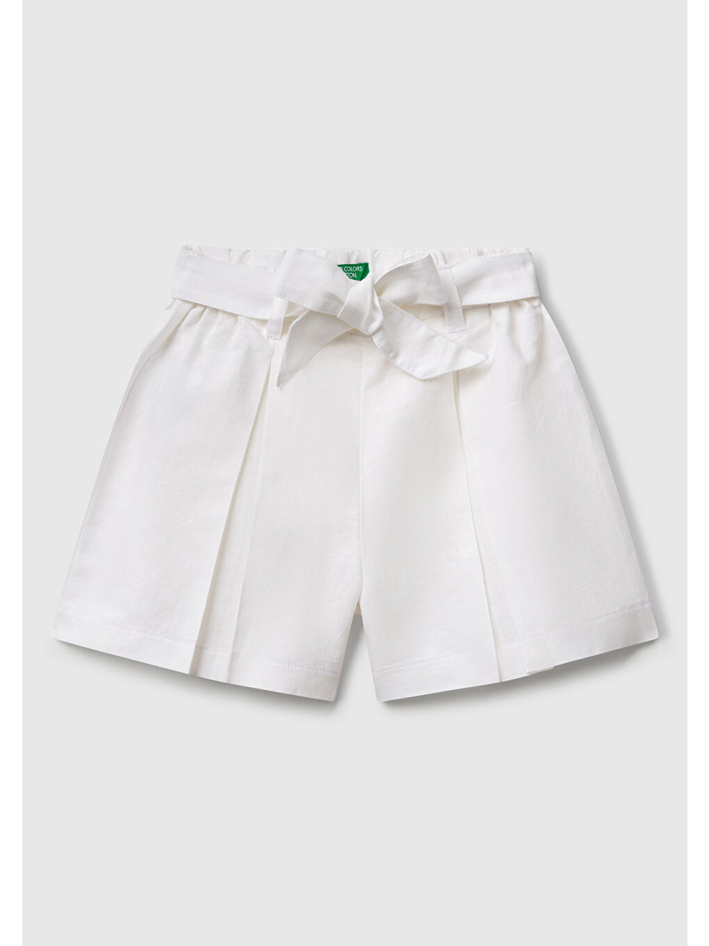 Kız Çocuk Beyaz Keten Karışımlı Beli Lastikli Kuşaklı Pileli Bermuda Şort