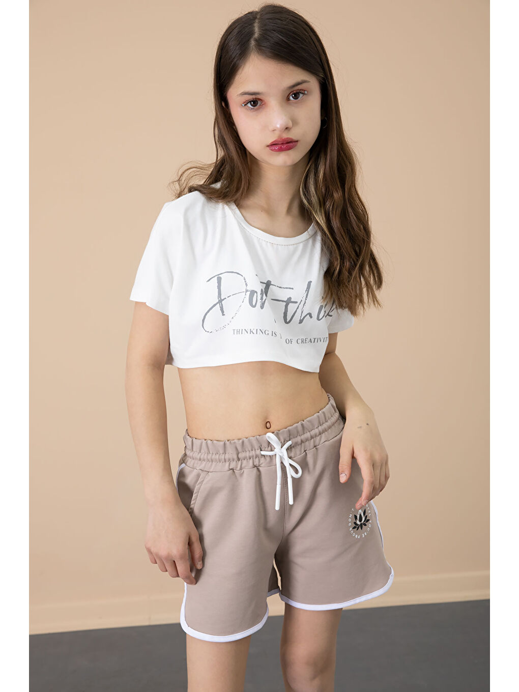 Kahverengi Kahve Yanları Yırtmaçlı Çiçek Baskılı Beli Lastikli Kız Çocuk Şort 20738-1