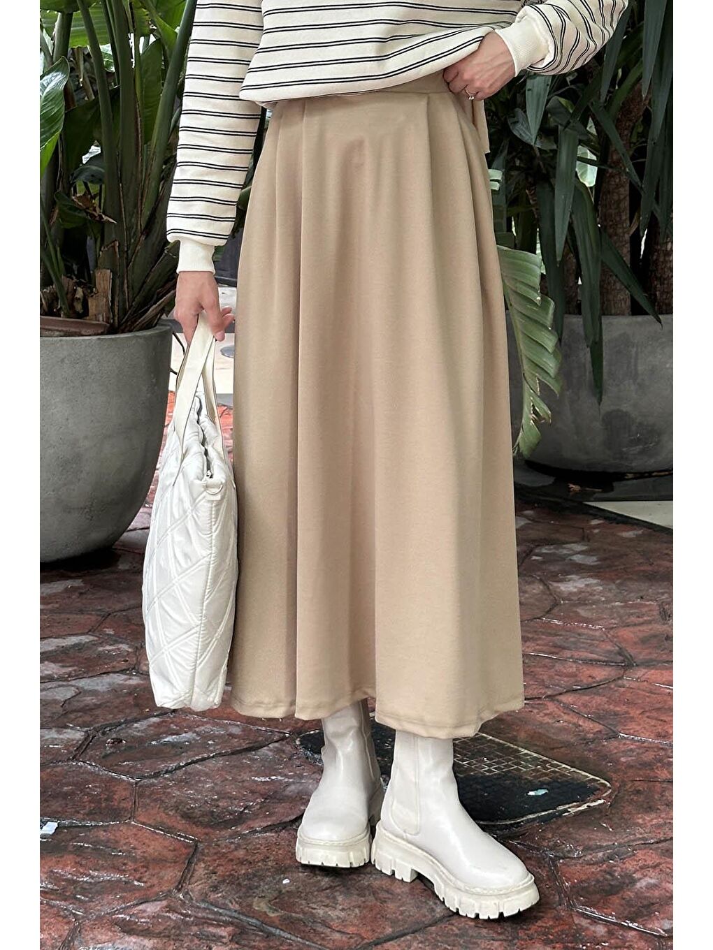 Önü Pileli Scuba Kumaş Bej-1