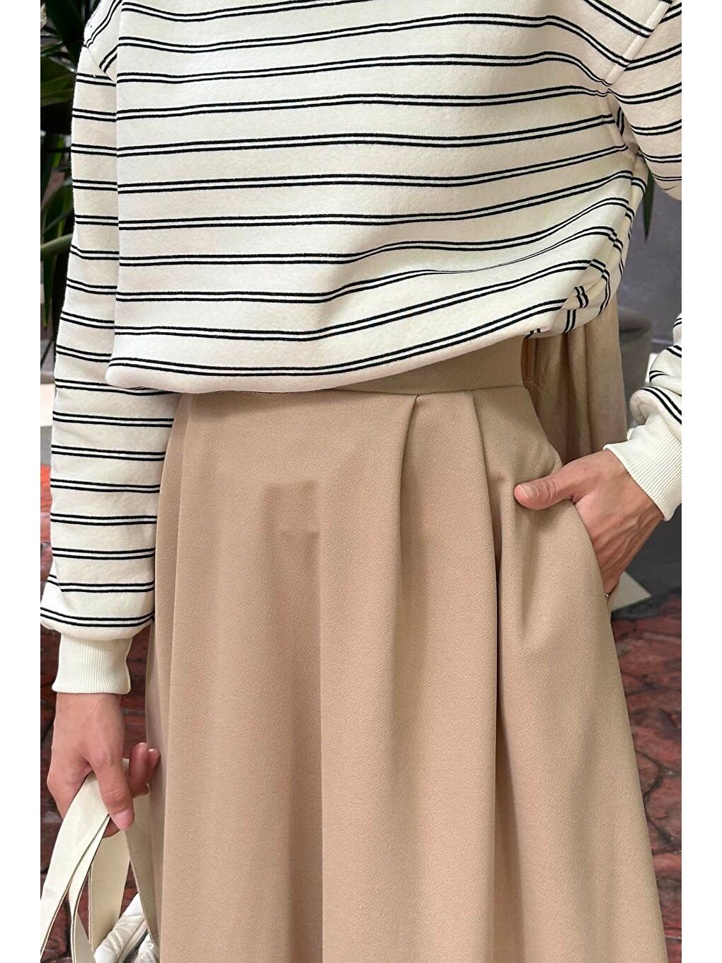 Önü Pileli Scuba Kumaş Bej-2