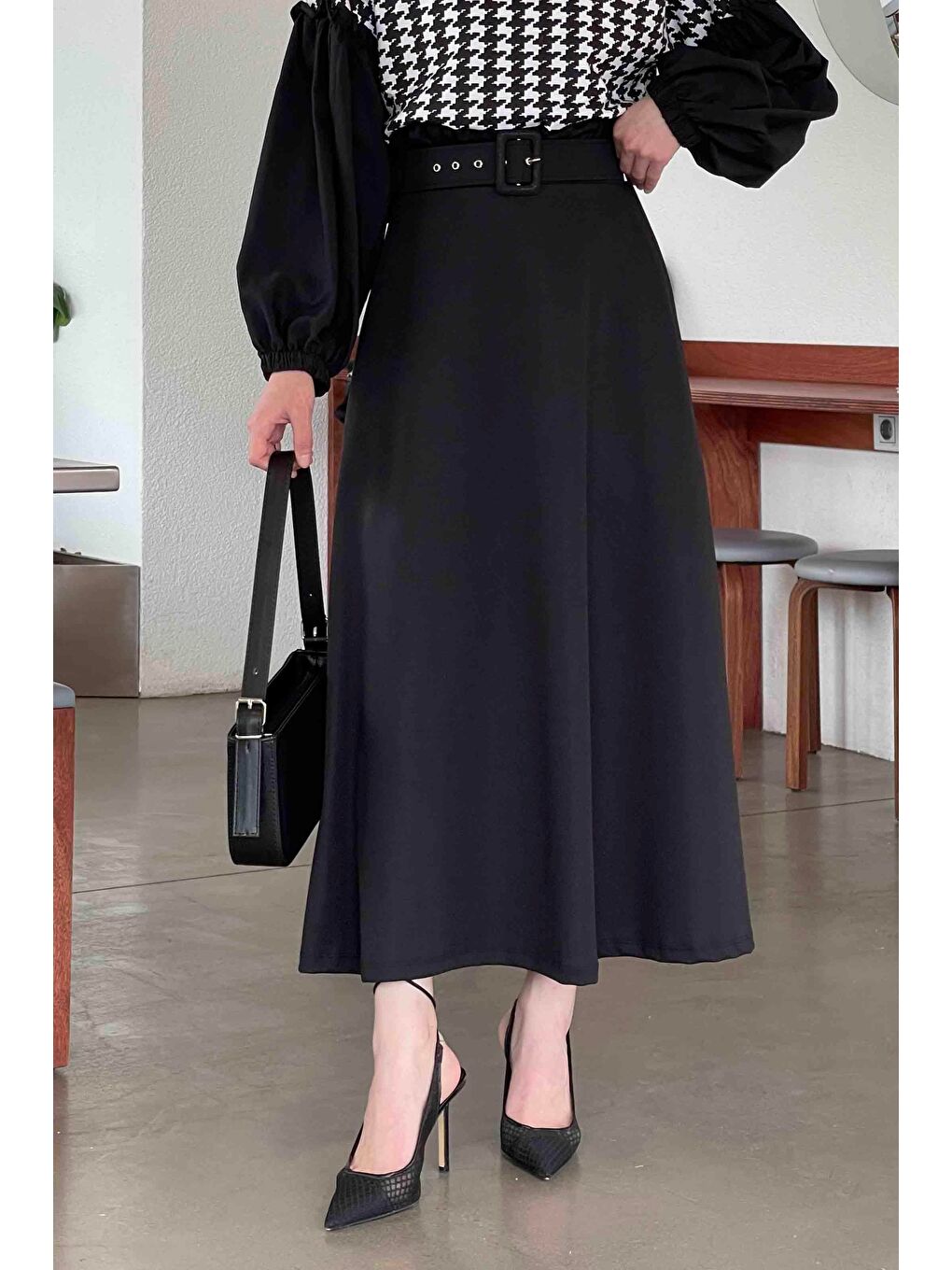 Kemer Detaylı Kloş Etek Siyah