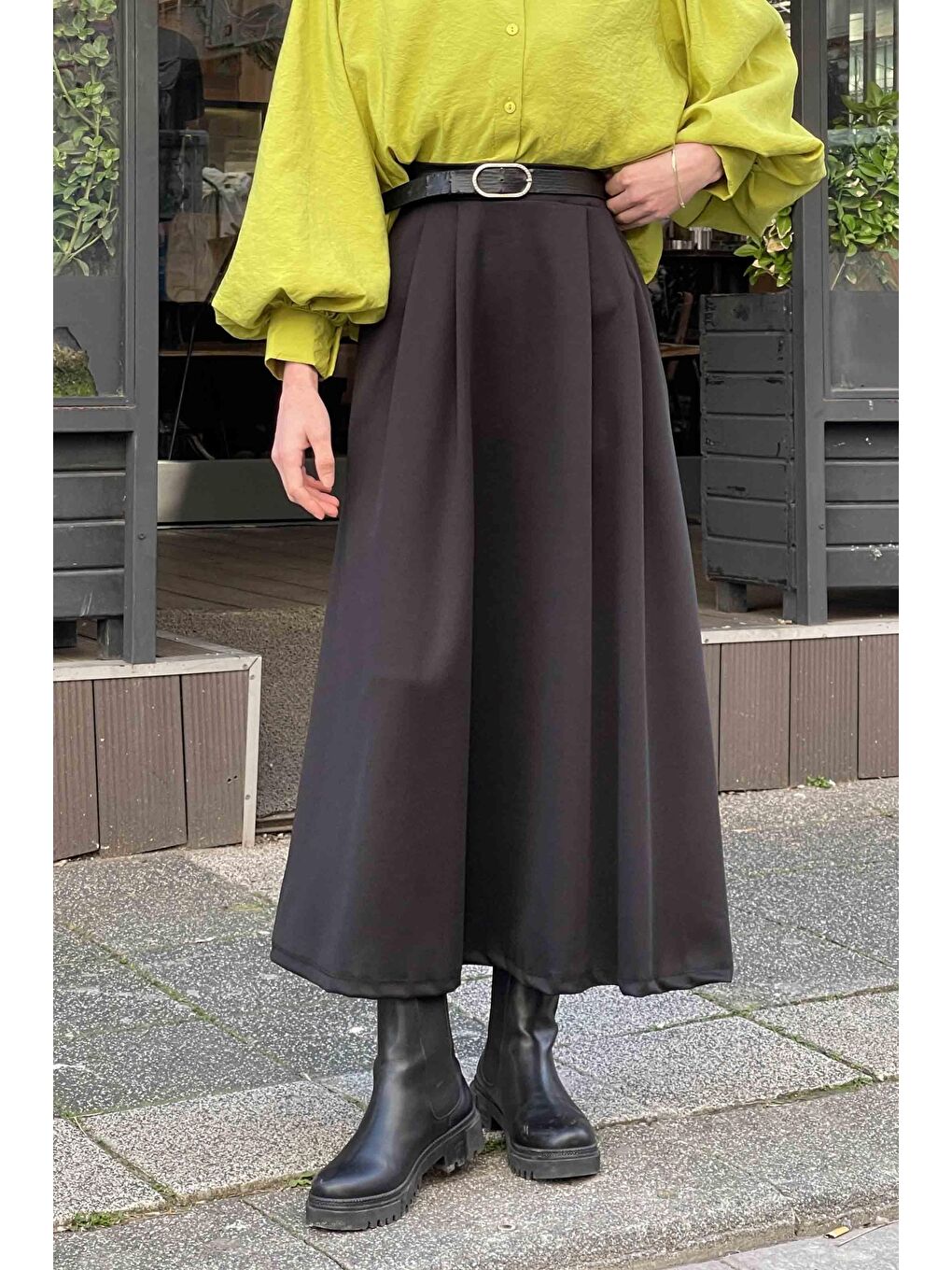 Önü Pileli Scuba Kumaş Siyah