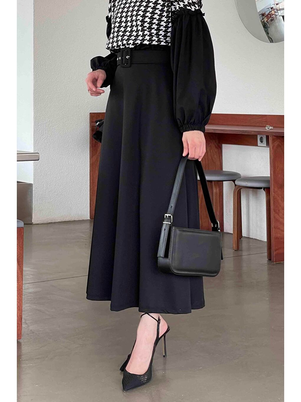 Kemer Detaylı Kloş Etek Siyah-2