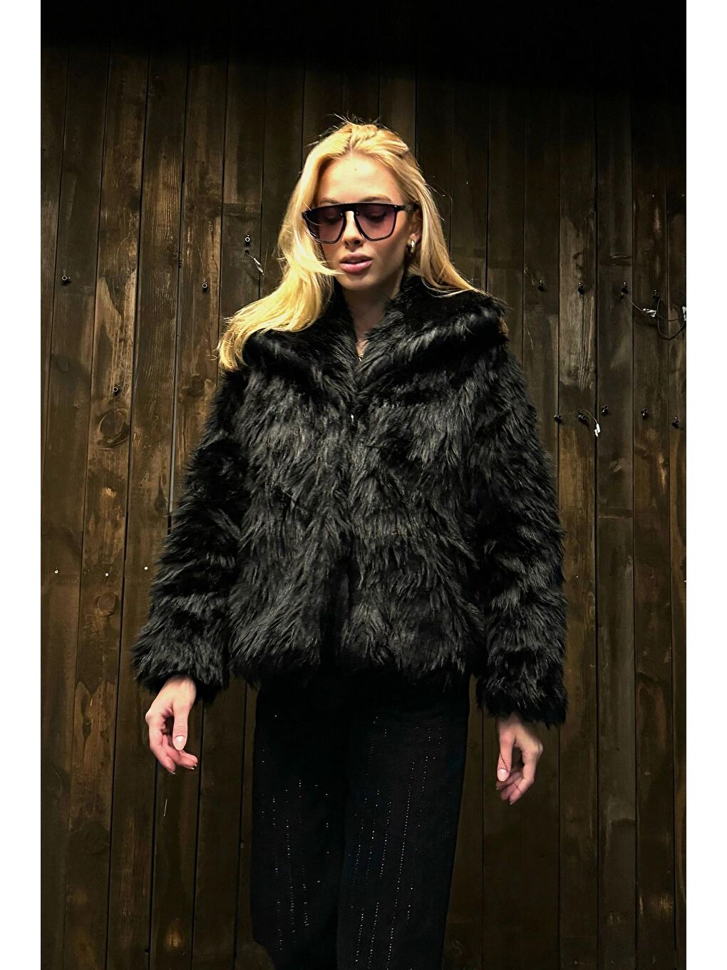 Siyah Kürk Görünümlü Astarlı Ceket-2