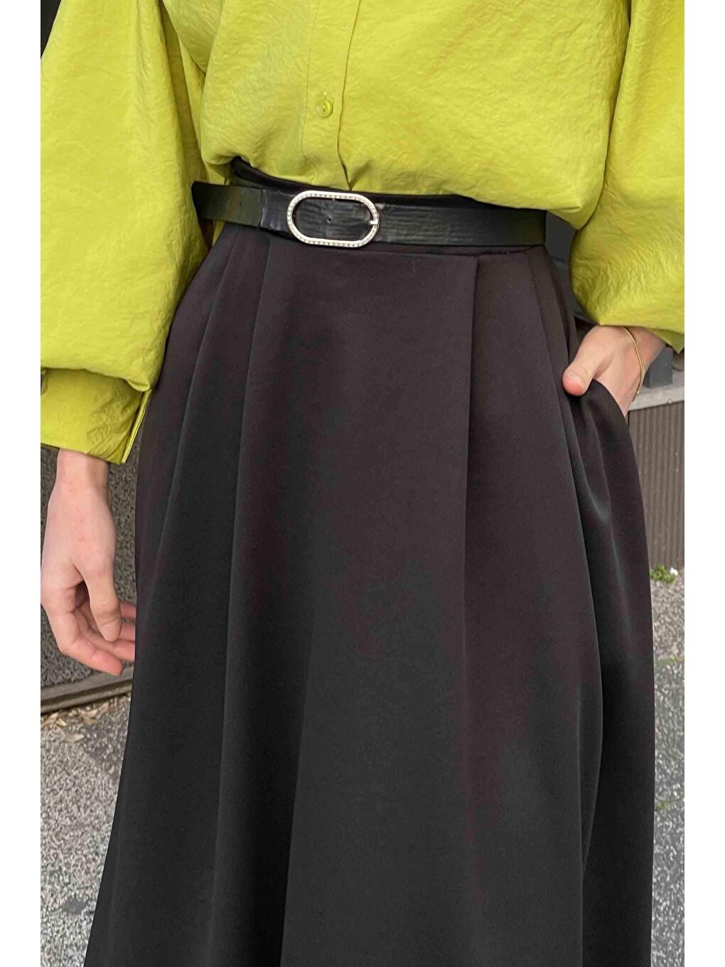 Önü Pileli Scuba Kumaş Siyah-3