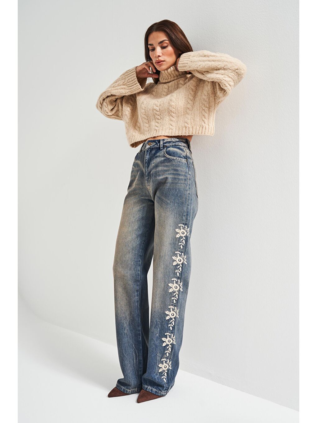 Mavi Kadın T.Kot Rengi 4w5-32 Straight Fit Yüksek Bel İç Boy 80cm Ekru Çiçek Nakışlı Tasarım Denim Jean-4