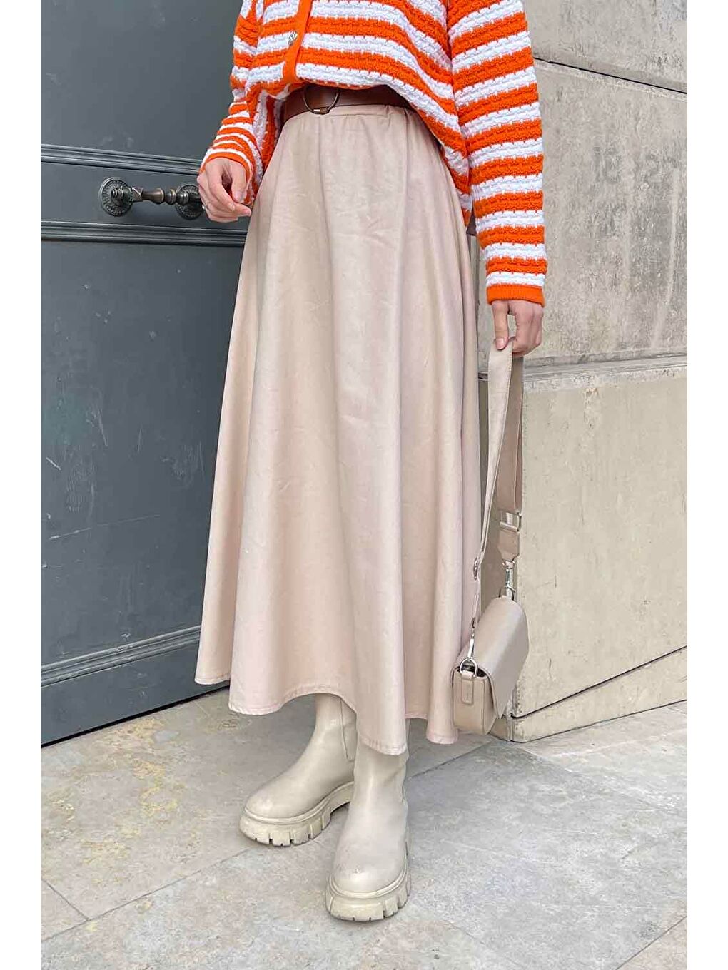 Bej Kemer Detaylı Kloş Etek Taş-1