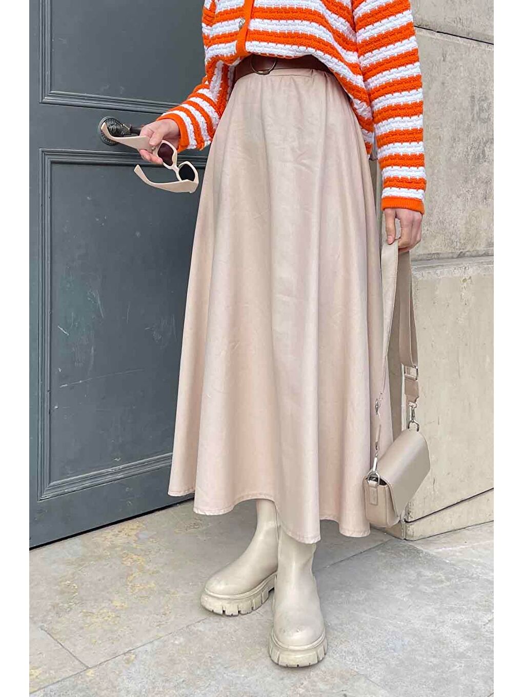 Bej Kemer Detaylı Kloş Etek Taş-2