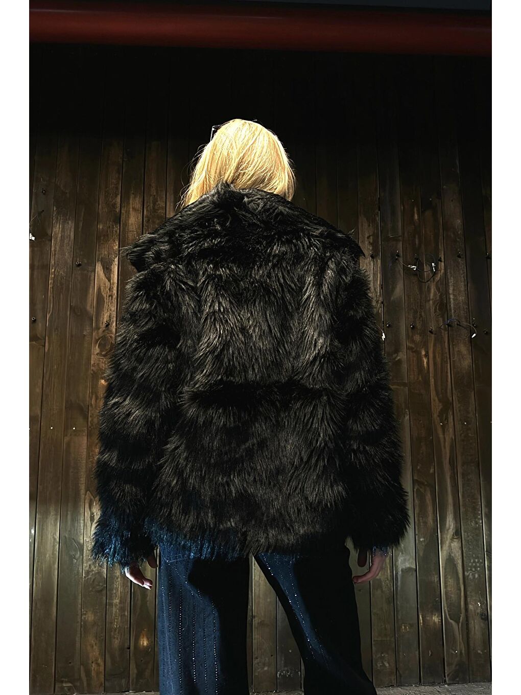 Siyah Kürk Görünümlü Astarlı Ceket-4