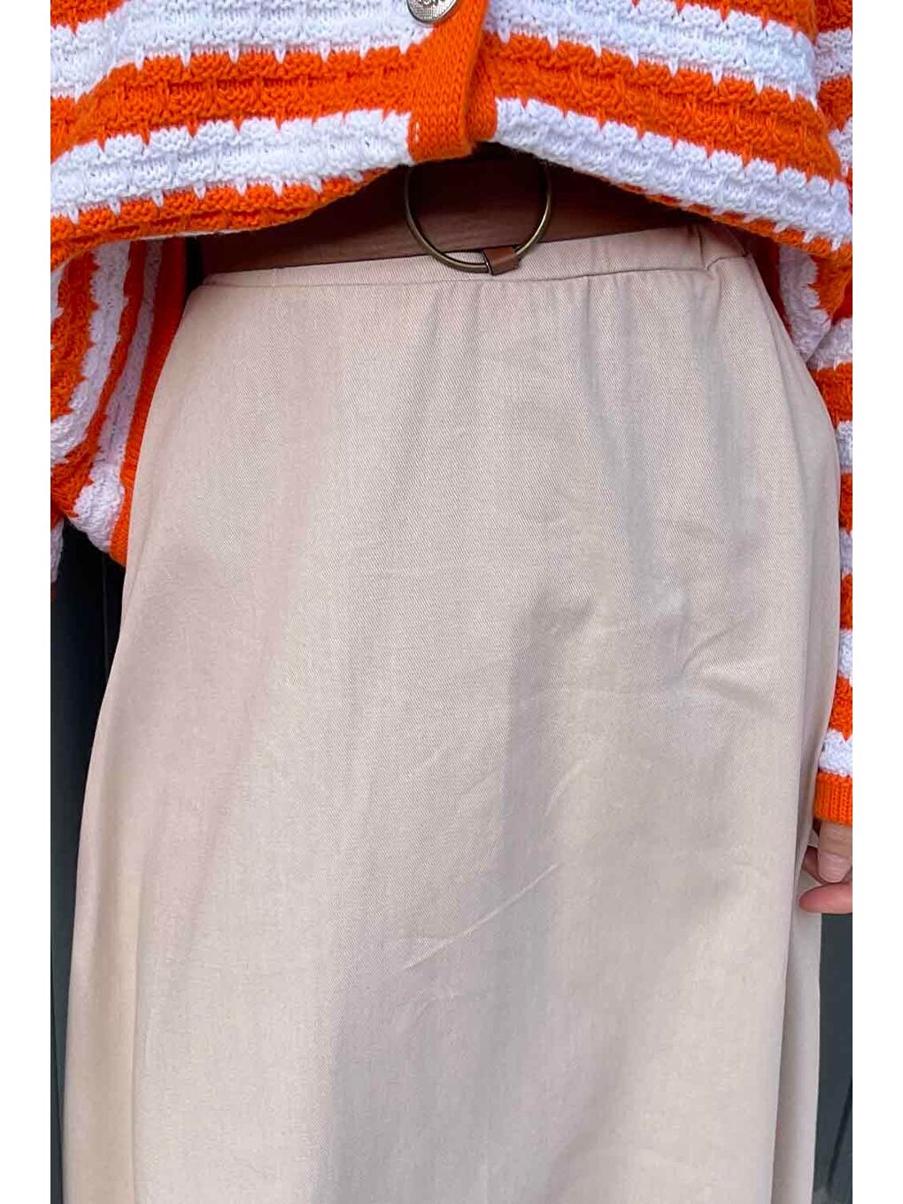 Bej Kemer Detaylı Kloş Etek Taş-3