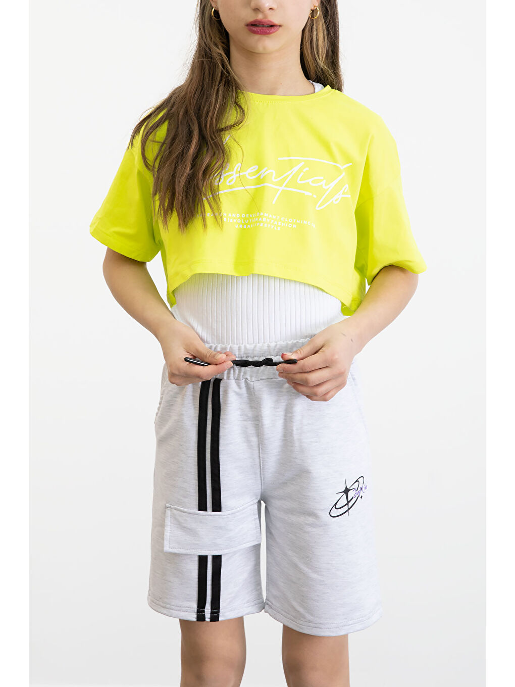 Gri Beli Lastikli Şerit Detaylı Kız Çocuk Şort 20752-1