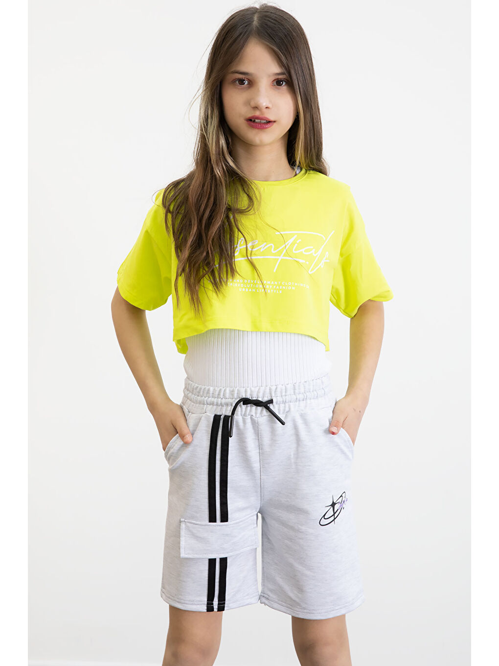 Gri Beli Lastikli Şerit Detaylı Kız Çocuk Şort 20752-2