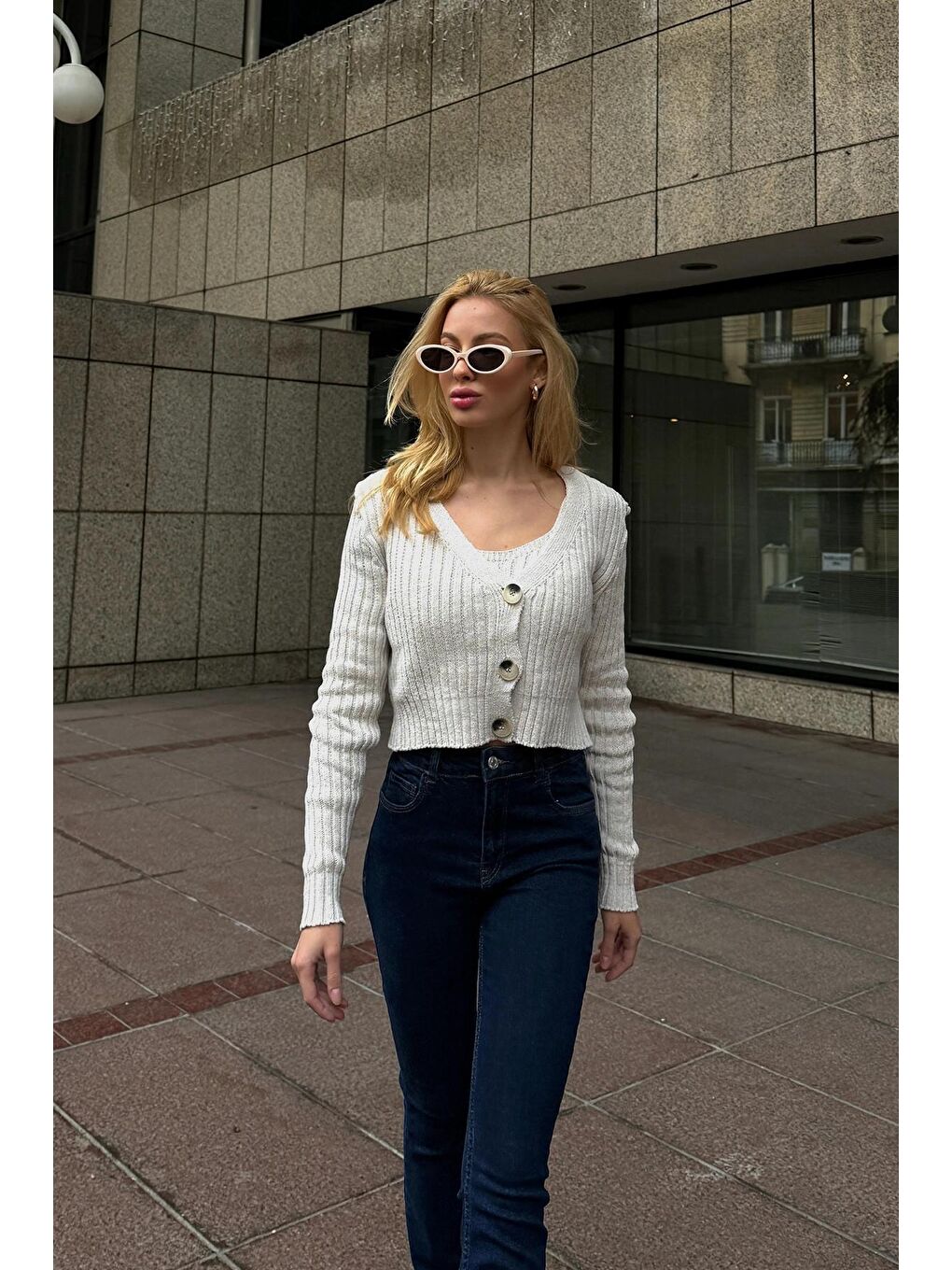 Bej Askılı Bluz ve Düğmeli Hırka Triko Takım