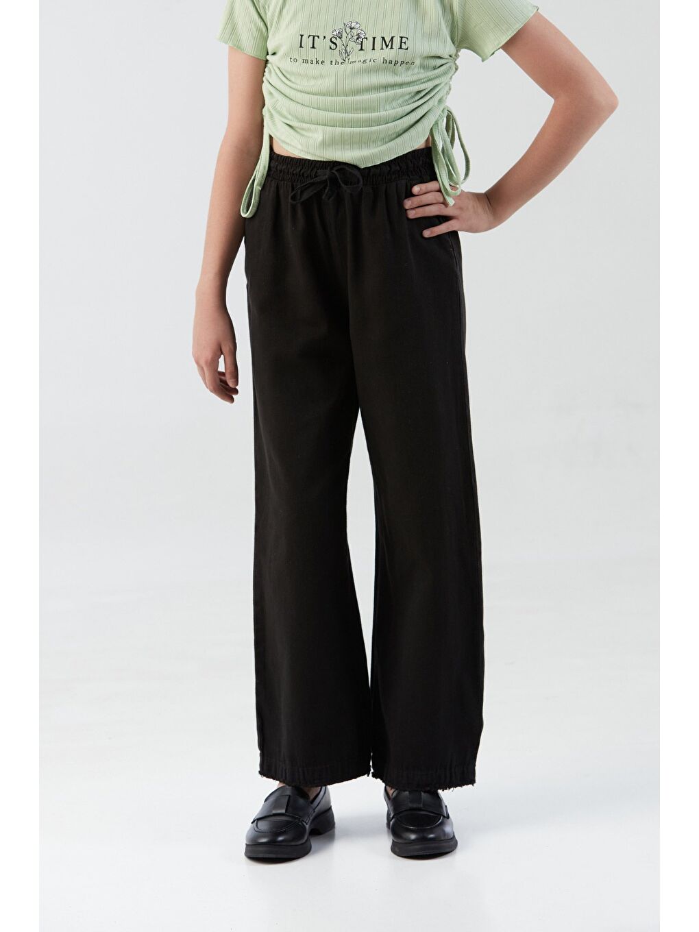 Siyah Beli Lastikli Bağlamalı Paçası Püsküllü Kız Çocuk Pantolon-1