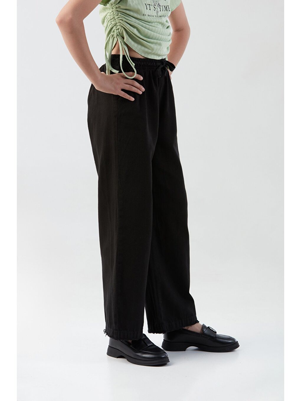 Siyah Beli Lastikli Bağlamalı Paçası Püsküllü Kız Çocuk Pantolon-2