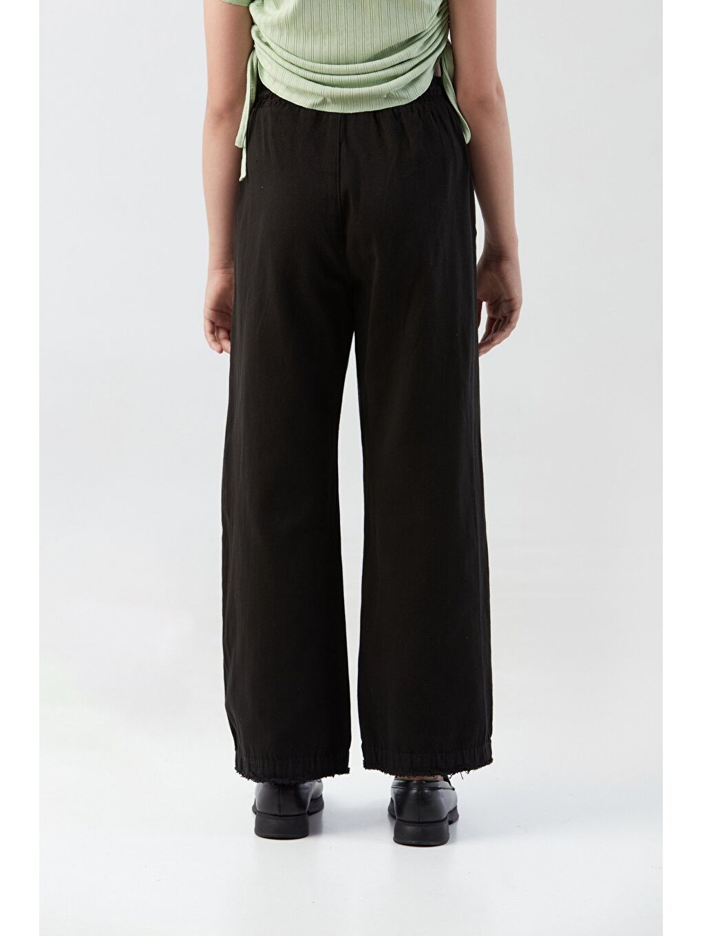 Siyah Beli Lastikli Bağlamalı Paçası Püsküllü Kız Çocuk Pantolon-3