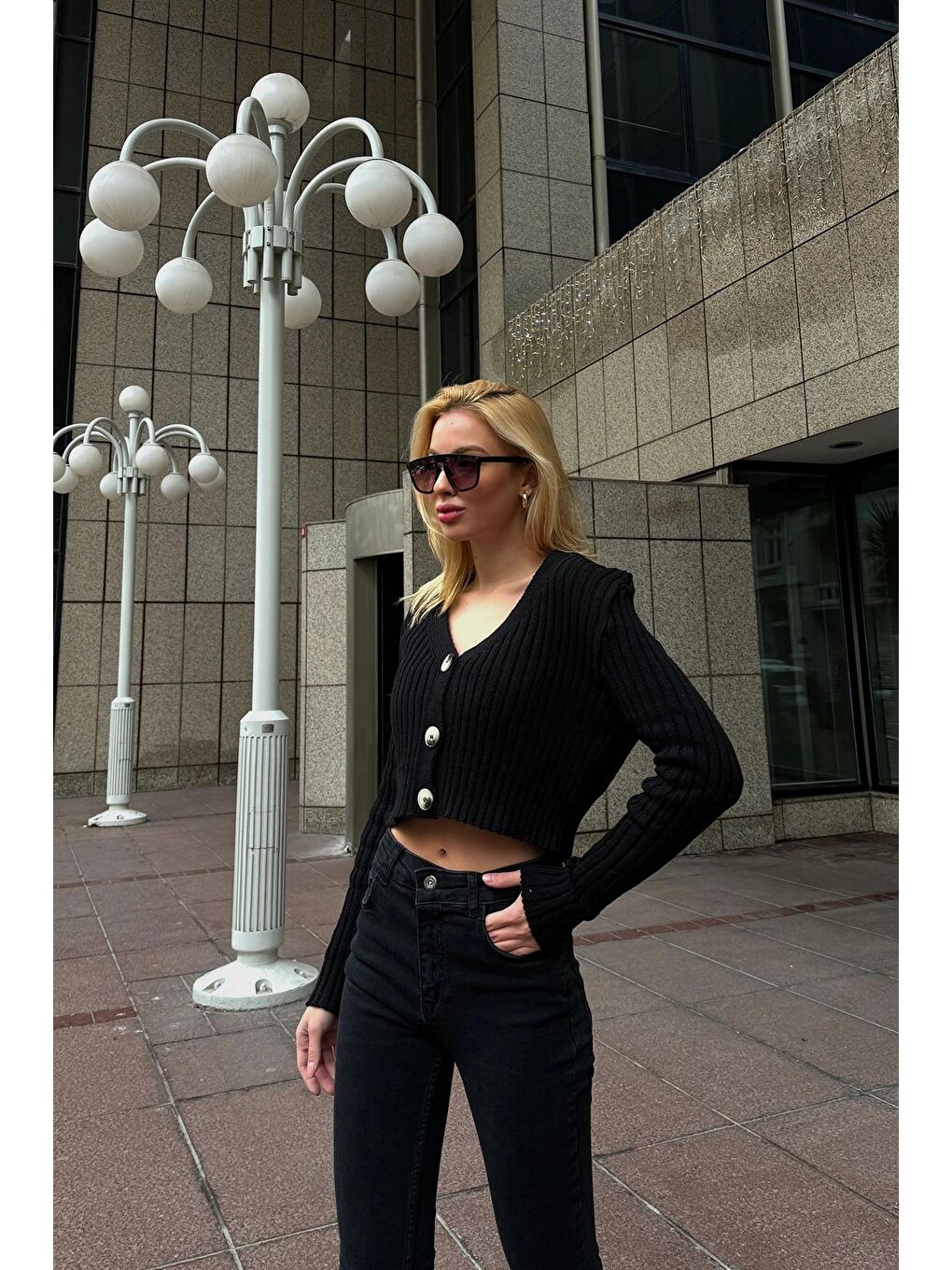 Siyah Askılı Bluz ve Düğmeli Hırka Triko Takım-1