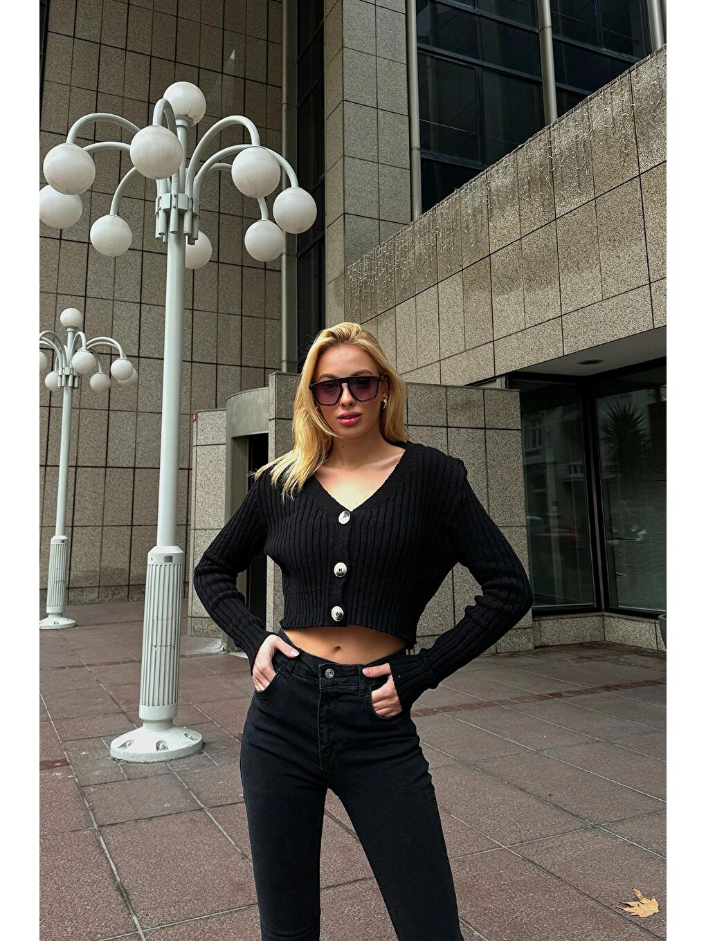 Siyah Askılı Bluz ve Düğmeli Hırka Triko Takım-3