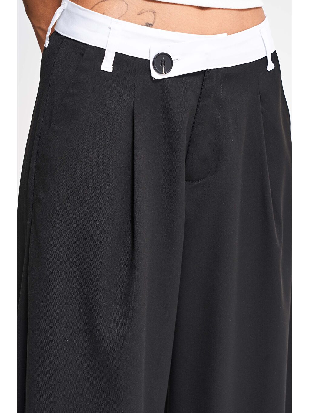 Kadın Siyah Renk w5-1 Palazzo Fit Pamuk Viskon Kumaş Kemer Detaylı Pantolon-1