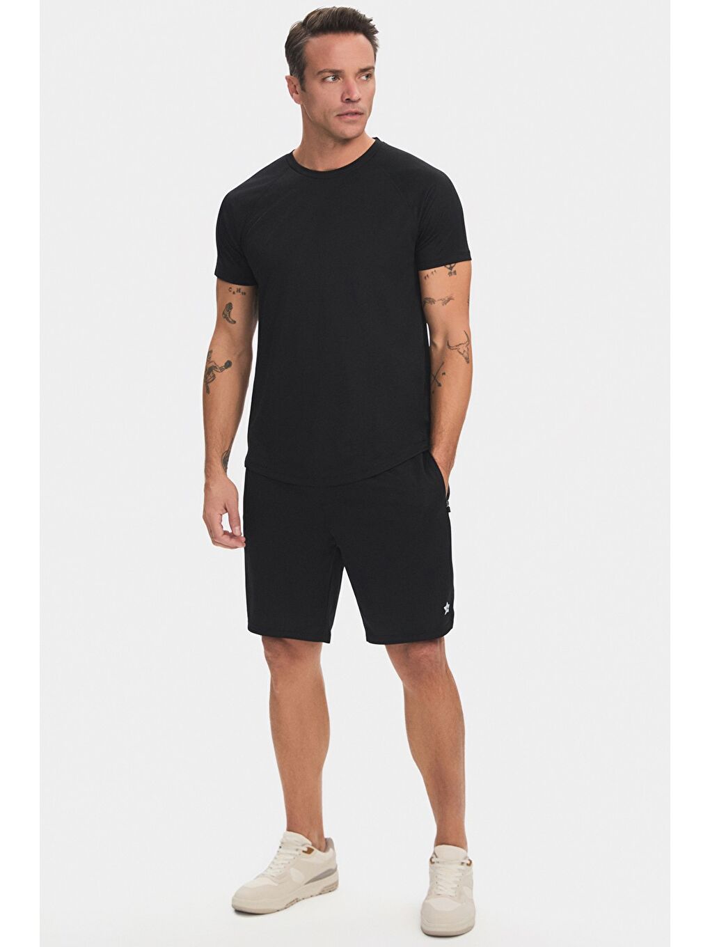 Siyah Erkek Slim Fit Reglan Kol Sporcu Tshirt