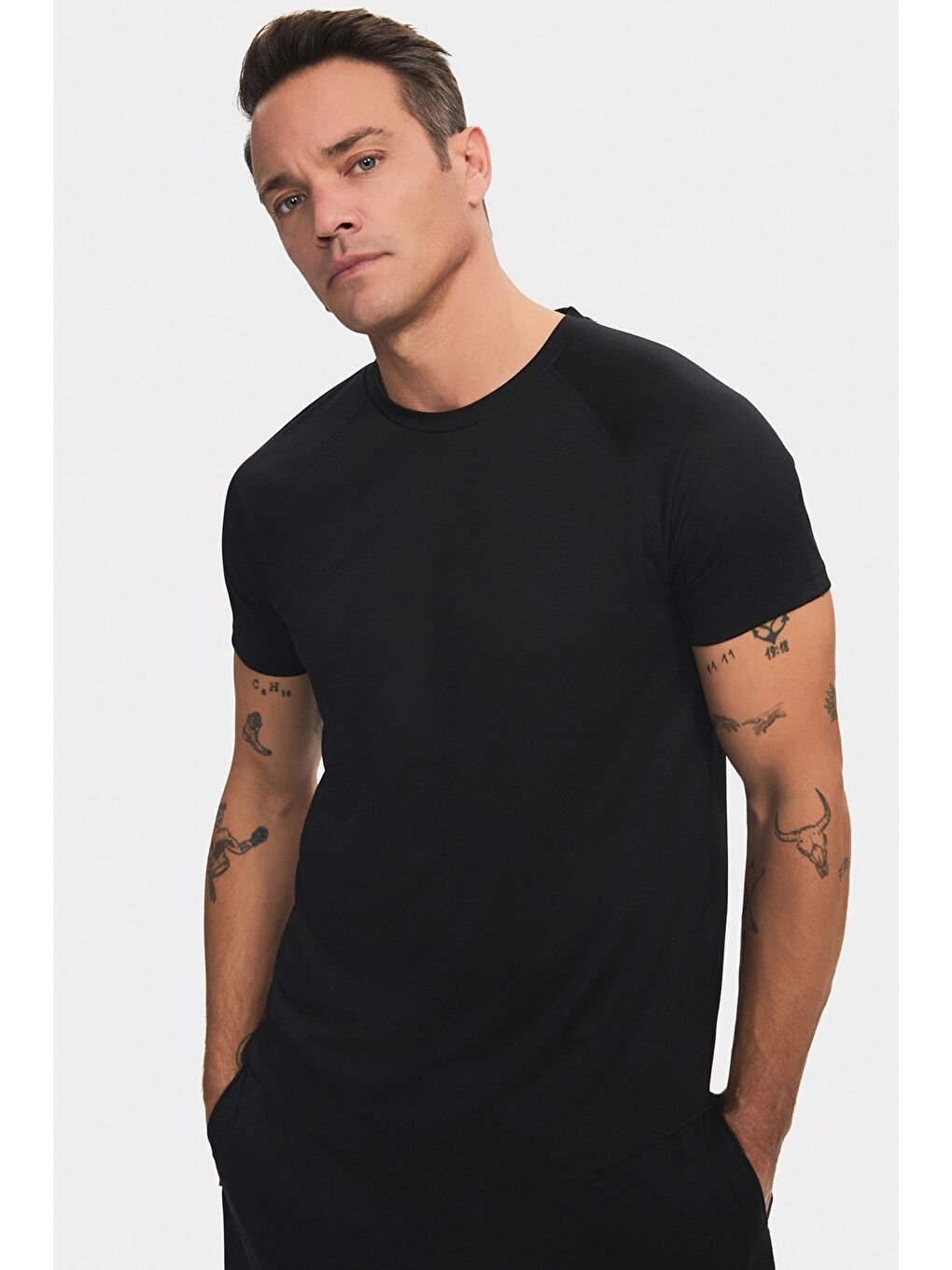 Siyah Erkek Slim Fit Reglan Kol Sporcu Tshirt-2