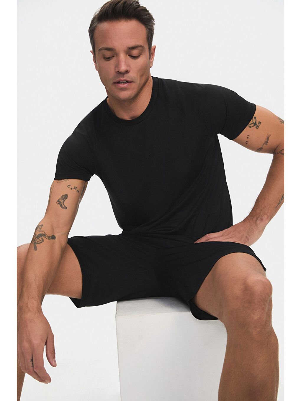 Siyah Erkek Slim Fit Reglan Kol Sporcu Tshirt-3