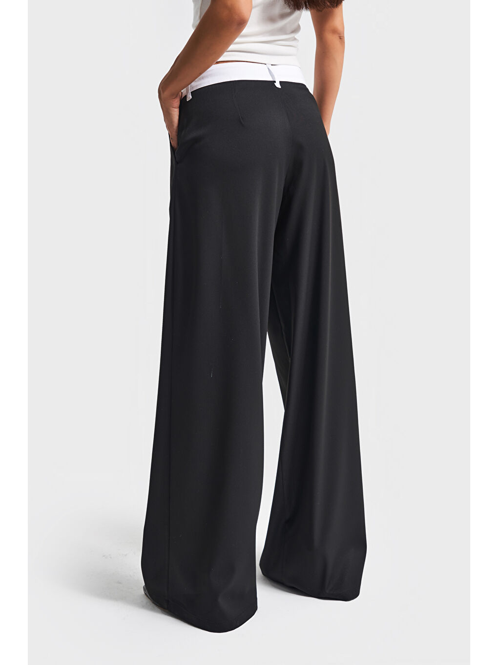 Kadın Siyah Renk w5-1 Palazzo Fit Pamuk Viskon Kumaş Kemer Detaylı Pantolon-3