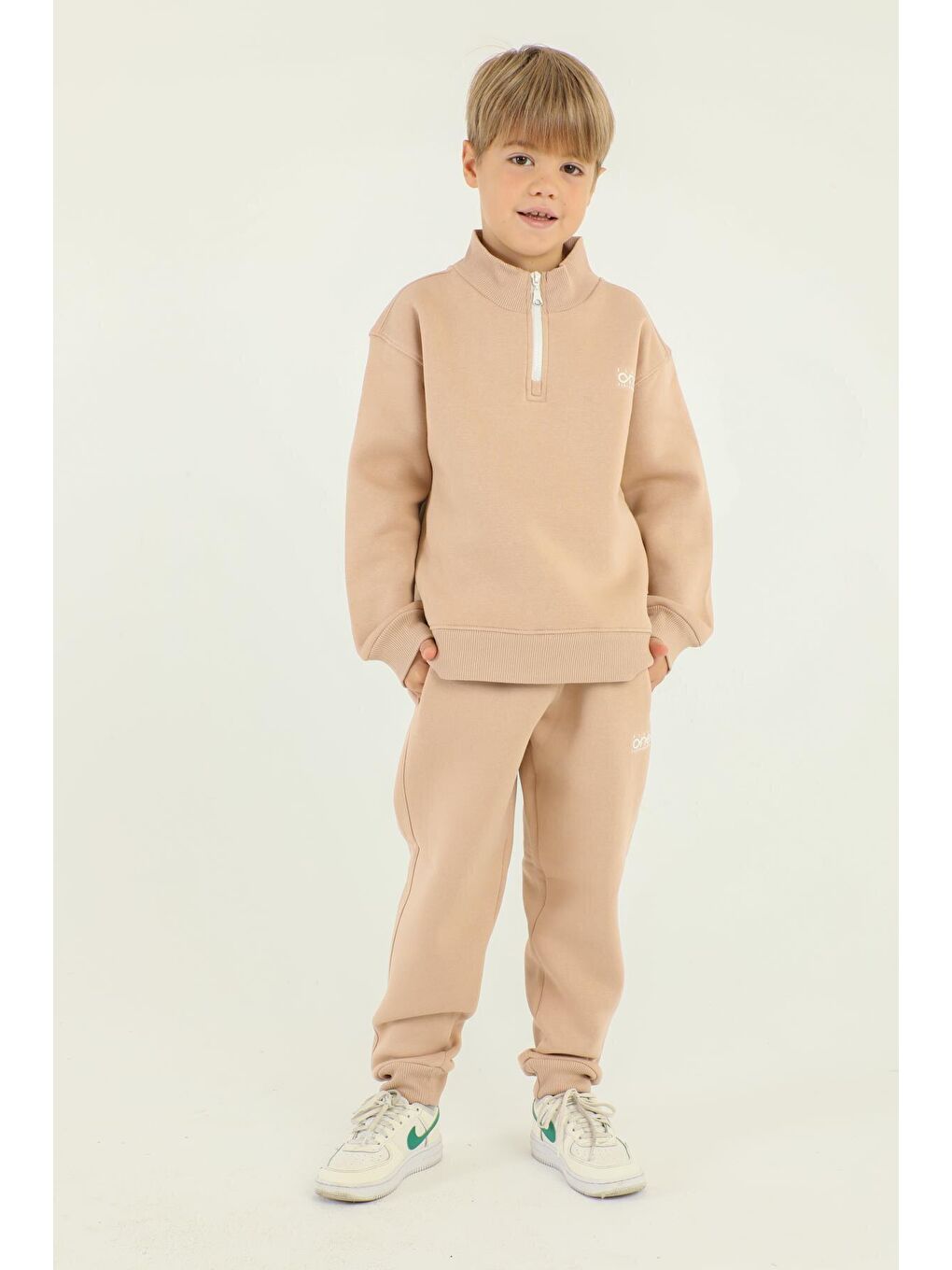 Bej Dik Yaka Baskı Detaylı Erkek Çocuk Eşofman Takımı