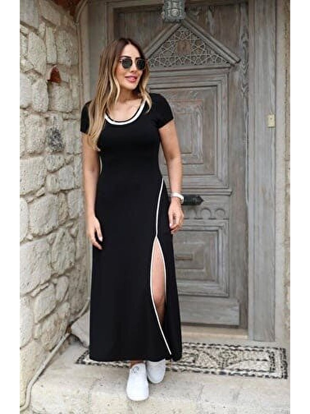 Siyah Kadın Yuvarlak Ribana Yaka Beyaz Yırtmaç Detaylı Viskon Tam Boy Elbise-2