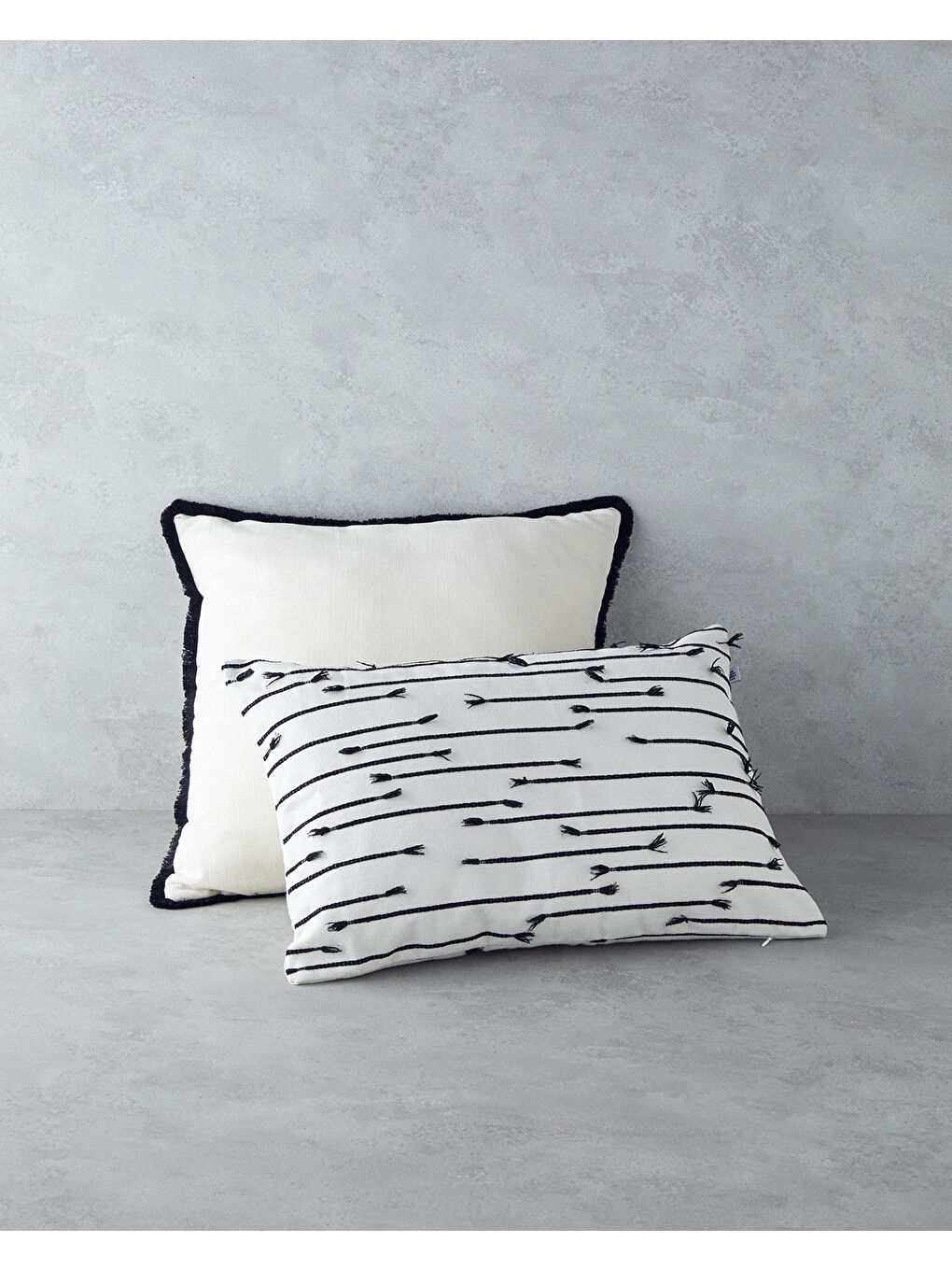 Lila Fringe Jakarlı Dekoratif Kırlent 35x50 cm Ekru-Siyah-2