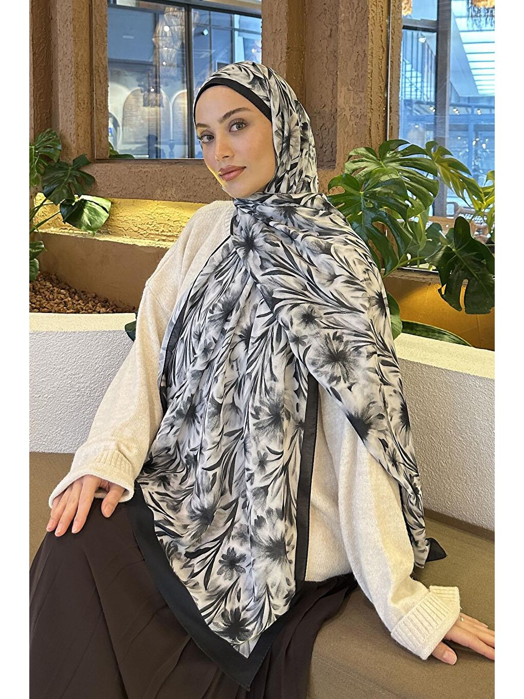 Daisy Flowers Desen Soft Pamuk Şal Siyah Beyaz-1