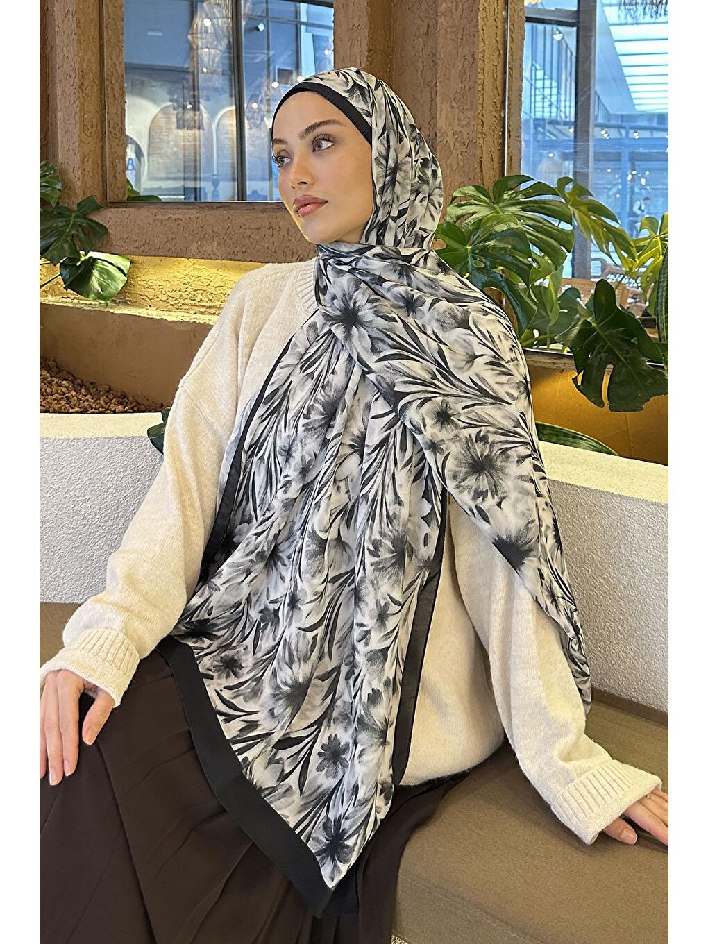 Daisy Flowers Desen Soft Pamuk Şal Siyah Beyaz-2
