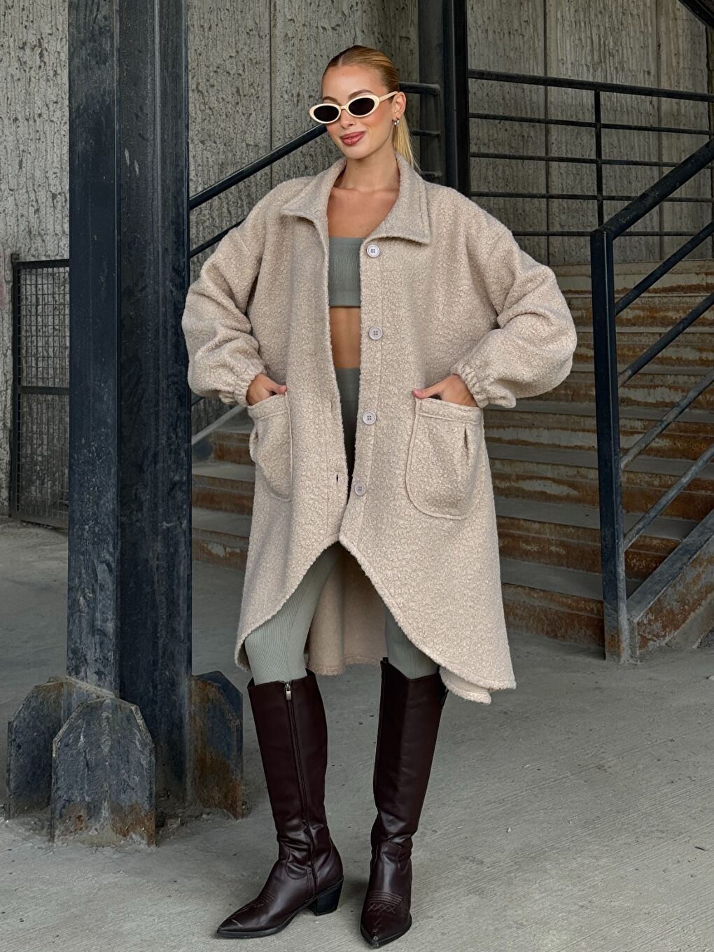 Geniş Çift Cepli Kalın Buklet Kumaş Mevsimlik Mont Bej-1