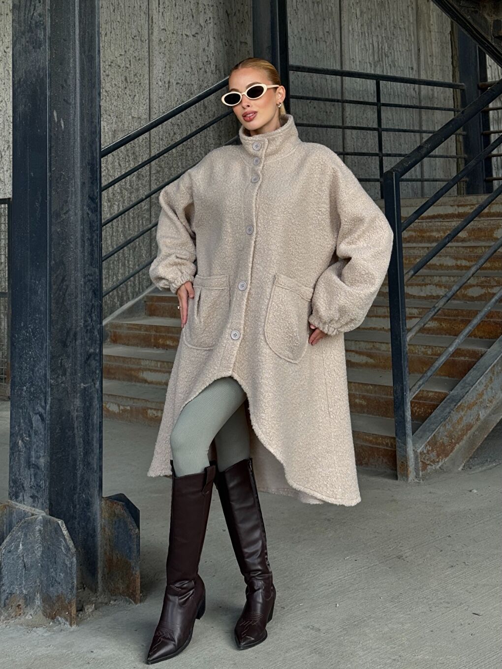 Geniş Çift Cepli Kalın Buklet Kumaş Mevsimlik Mont Bej-3